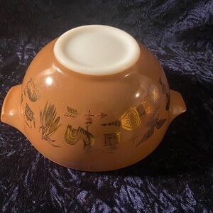 Pyrex Early American 442 Cinderella Bowl 1.5 qt